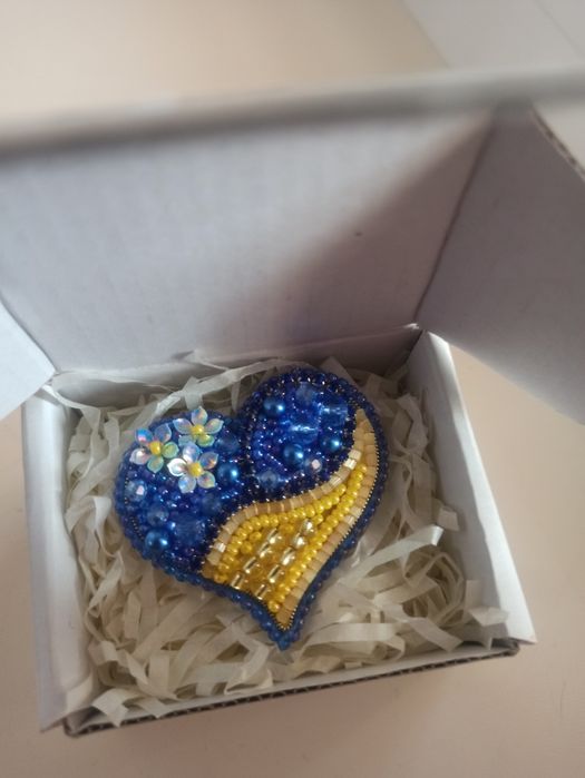 Ручної роботи брошка Tela Artis Українське серденько Б-308