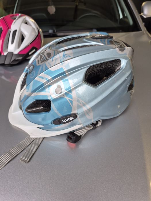Kask rowerowy z lampka