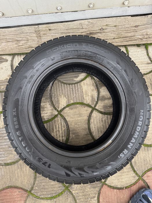 Продам пару зимових шин kumho 175/70r14