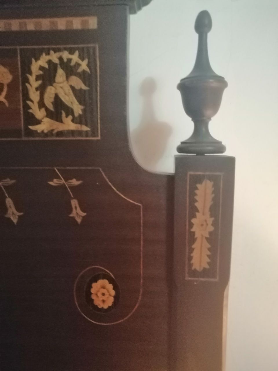 Cama com embutidos