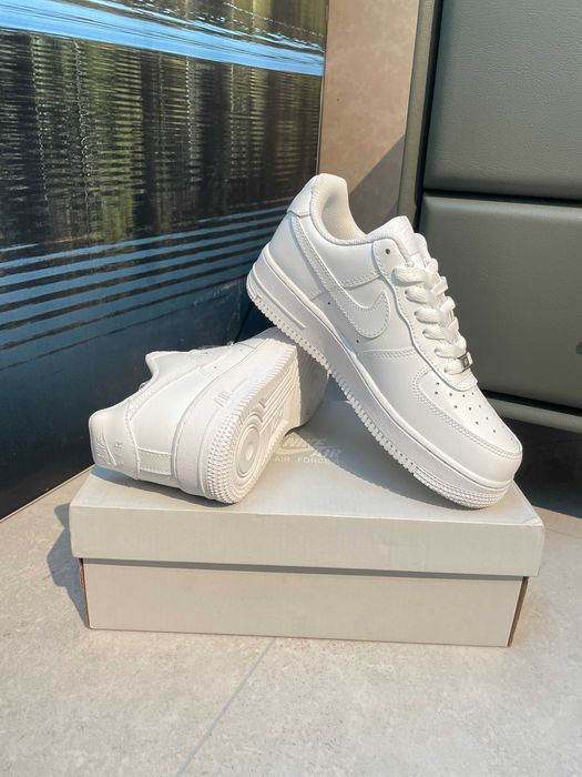 Buty meskie Mokasyny Nike Air Force 1 Low '07 White R.40