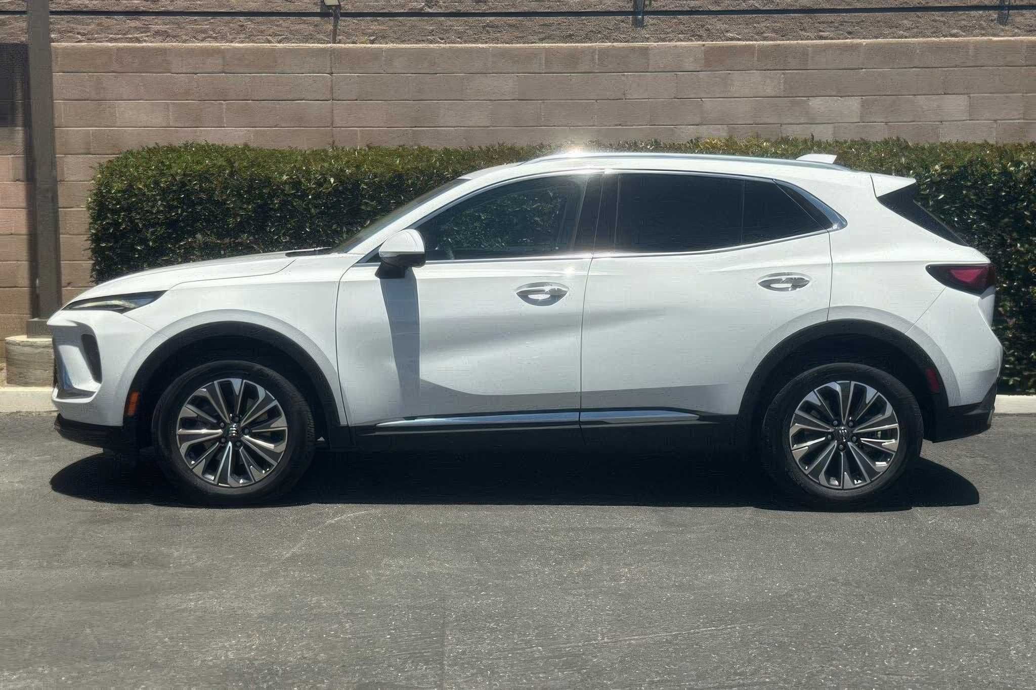 Buick	ENVISION		 	2025
