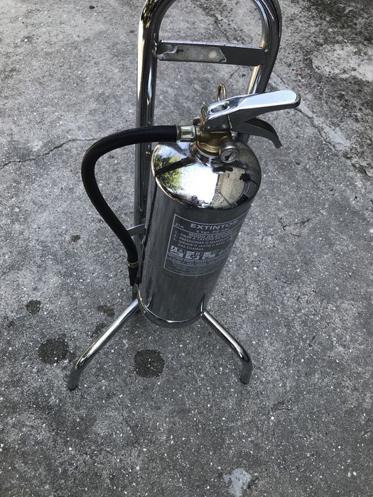 Estintor em inox como novo  com suporte de chao