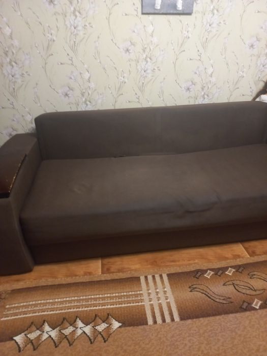 Продам диван  в нормальному стані
