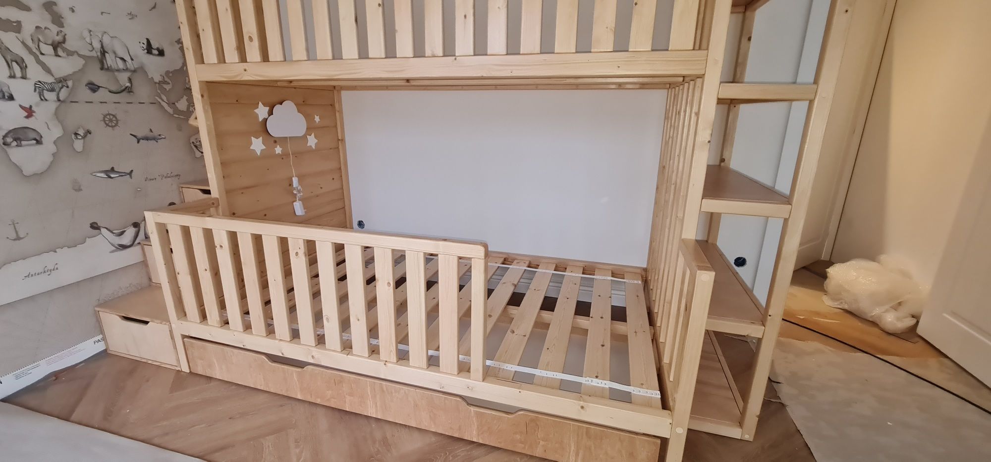 Łóżko piętrowe z antresolą 90x200 siatka z liny regał