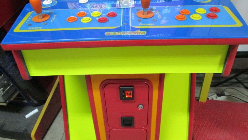 Máquina com várias cores arcade com 2800  jogos, com garantia
