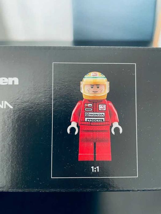 Lego 10330 - McLaren MP4/4 and Ayrton Senna
