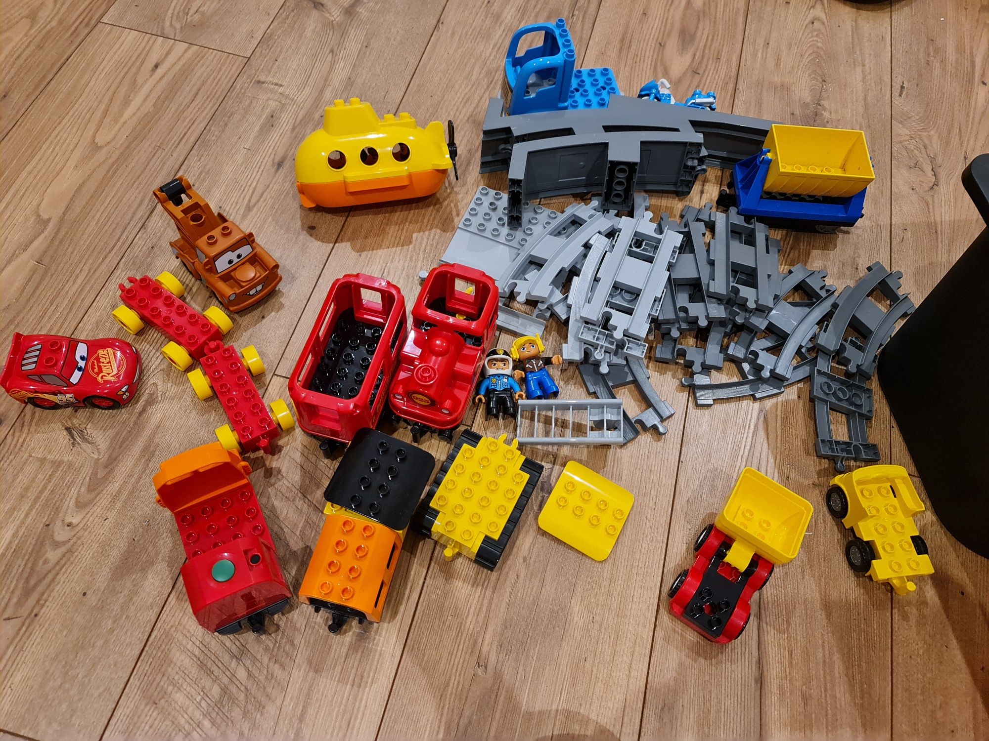 Lego duplo 8.5 kg dwie kolejki, tory, łódź podwodna, zygzak McQueen