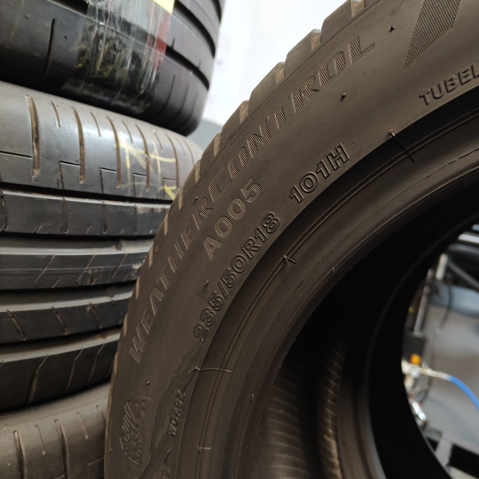 235/50/18 XL Sprzedam parę opon całorocznych Bridgestone