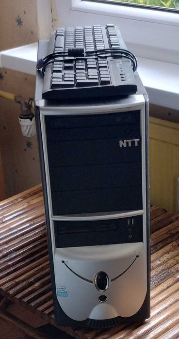 Monitor Asus VW193D- B i komputer NTT Home W988G