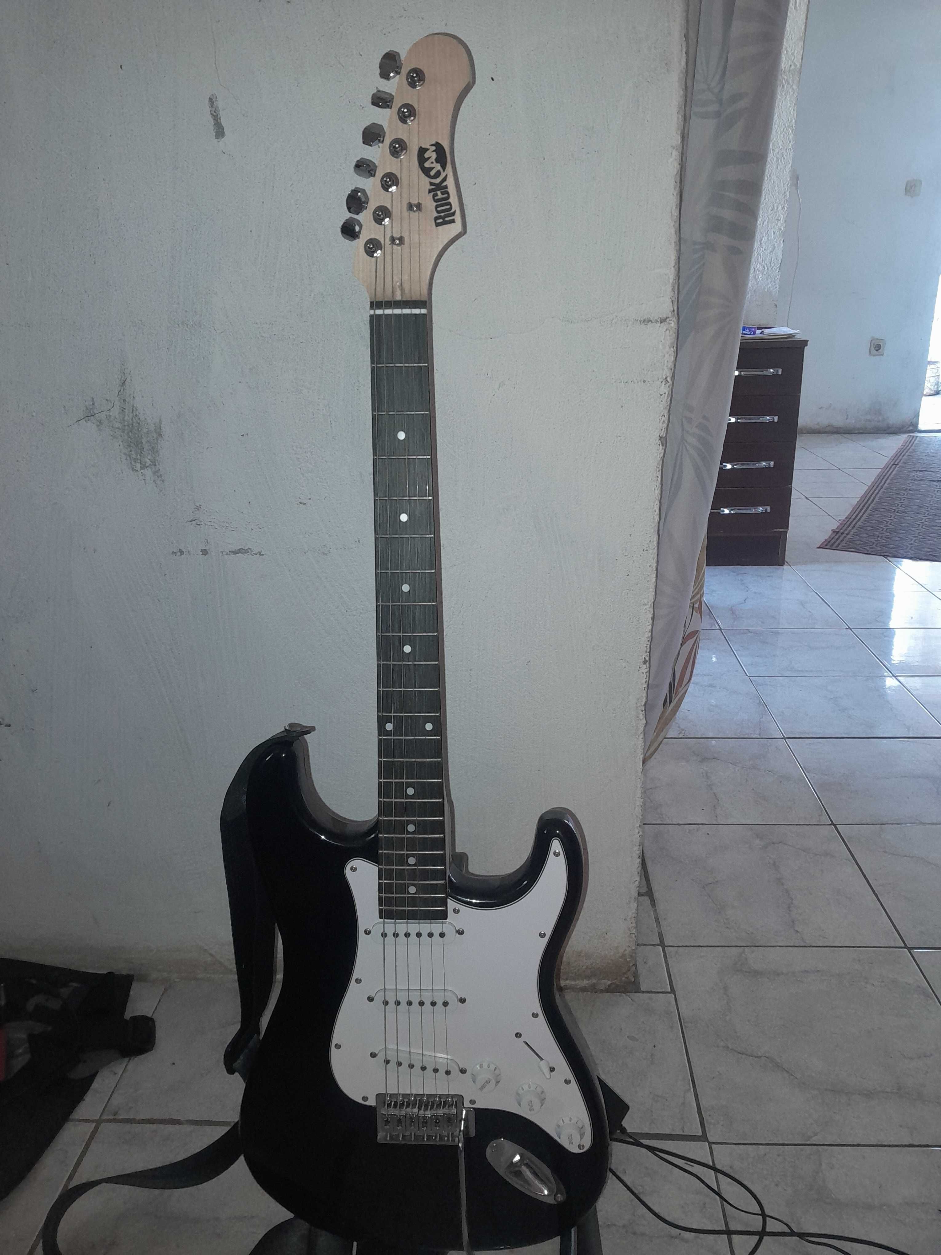 Guitarra eléctrica nova"