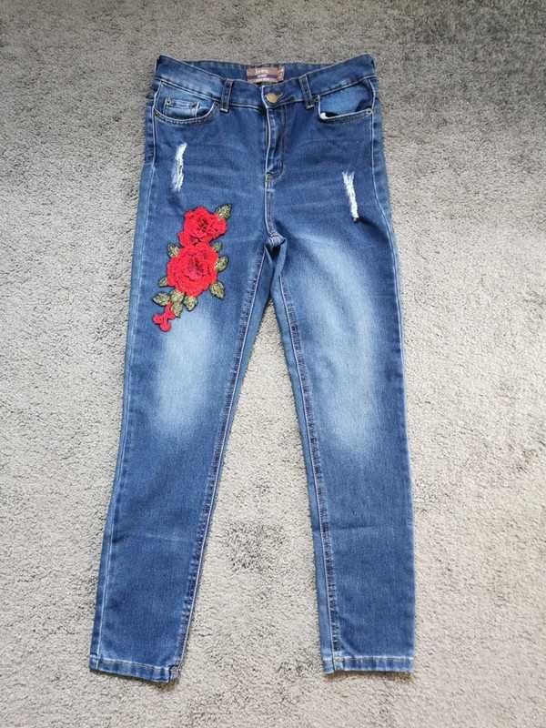 Elastyczne Jeansy skinny z haftem /różą r. 38/M