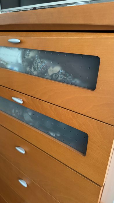 Vendo cómoda + 2 mesinhas cabeceira + camiseiro + espelho