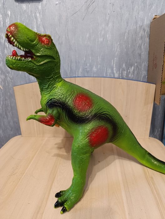 Тіраннозавр іграшка