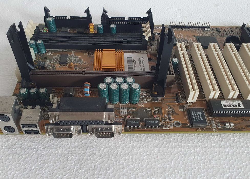 Motherboard vintage - ECS P6BX-A+ - Pentium 2