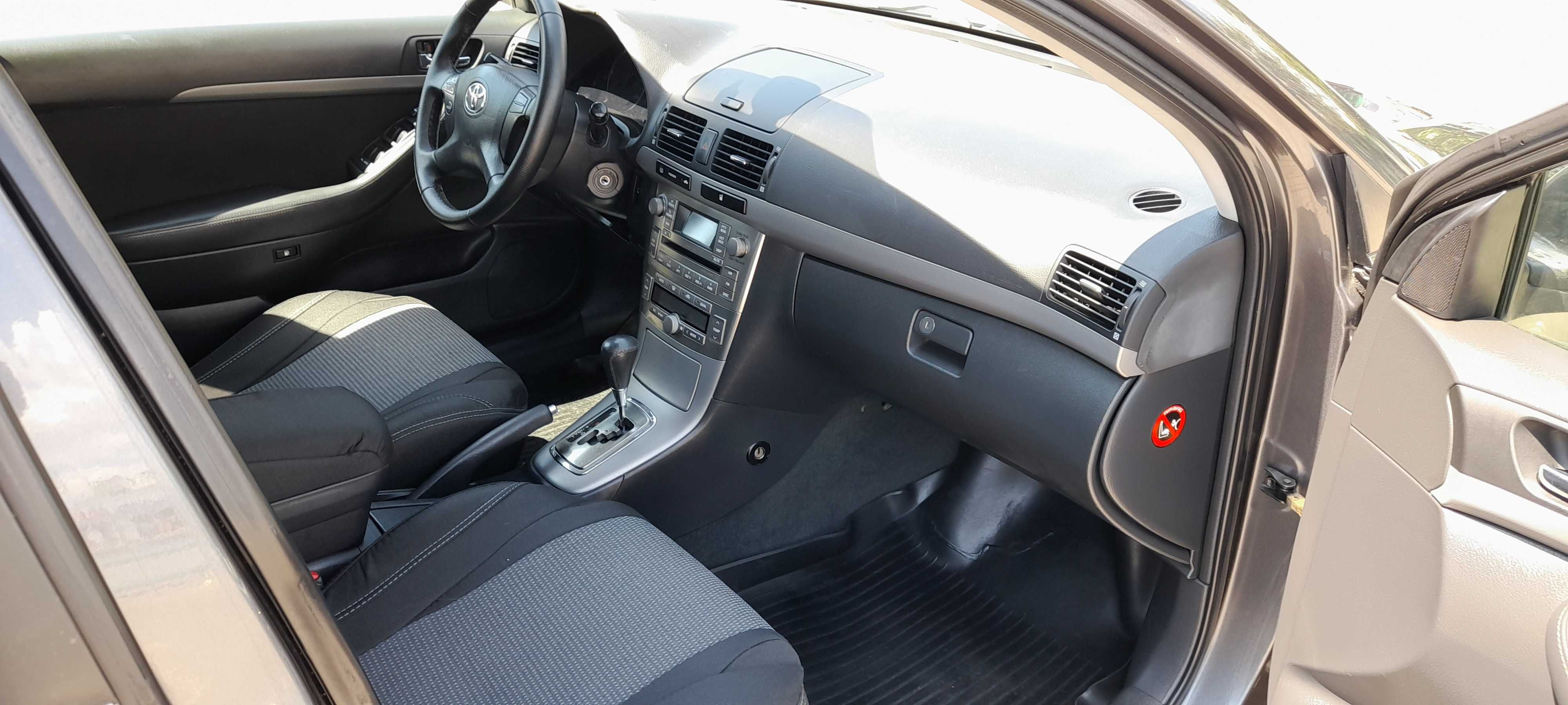 Тойота Авенсис 2008 автомат