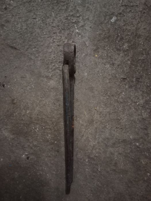 Szczypce, obcęgi  kowalskie z czasów PRL.