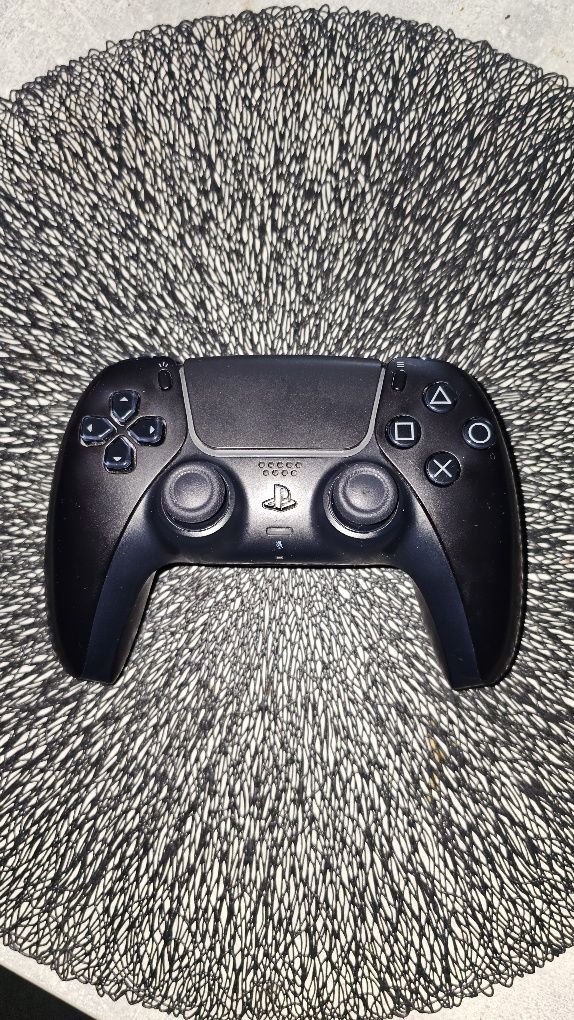 pad do ps5 orginalny z analogami z efektem halla