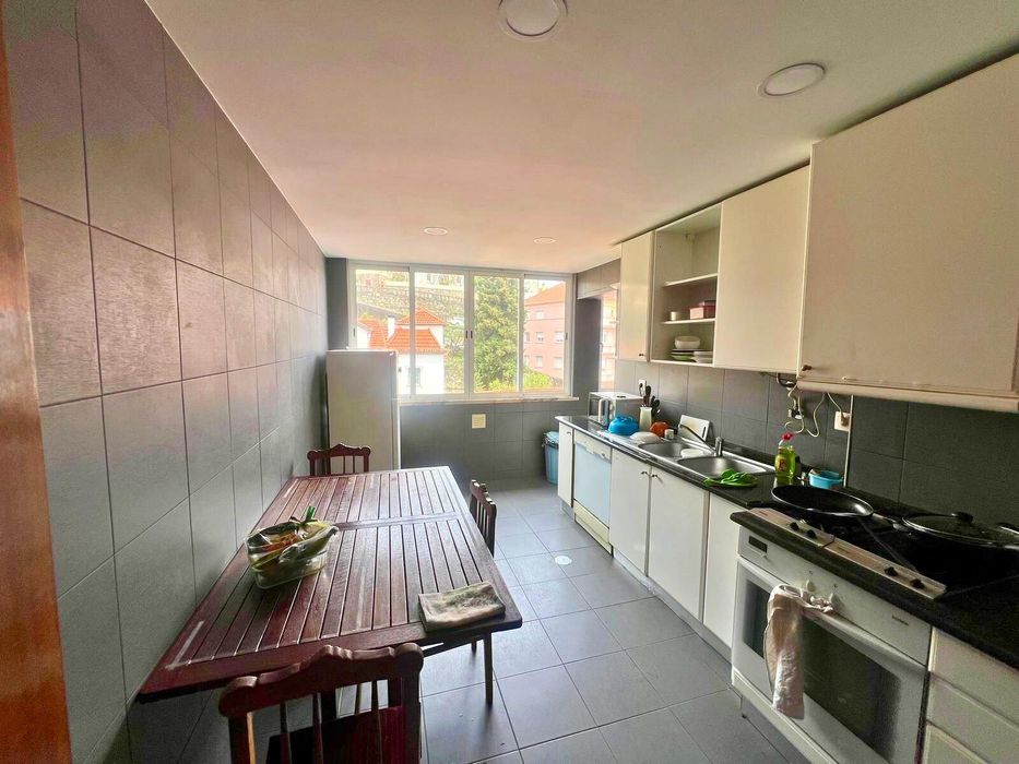 Apartamento T4, 2 casas de banho, para arrendar na Covilhã