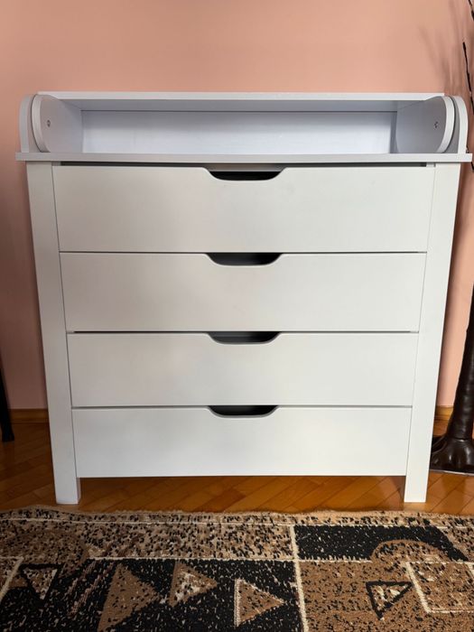 Продам білий пеленальний комод з чотирма висувними шухлядами