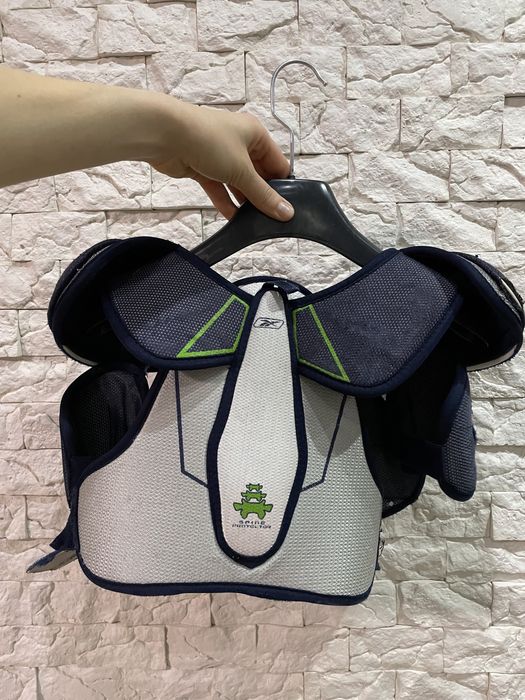 Нагрудник хоккей reebok 120-145см