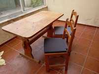 Mesa e 4 cadeiras