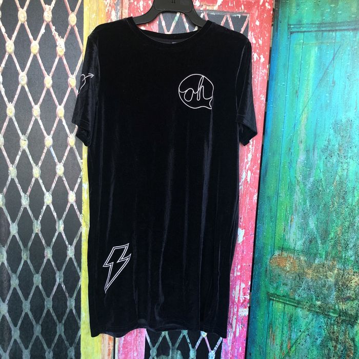 Czarna sukienka welurowa z haftami H&M Divided [38]