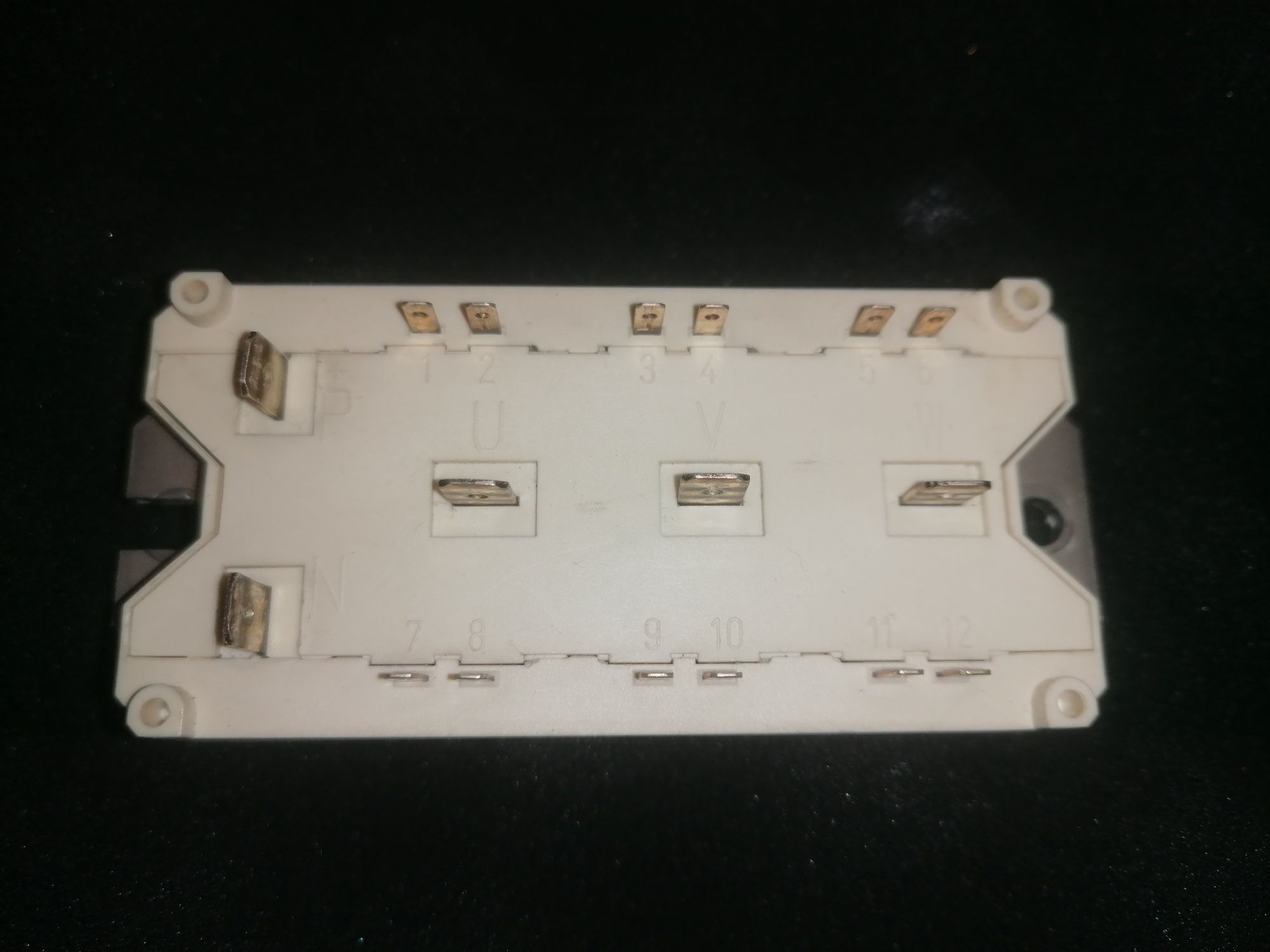 Semikron SKM40GD124DH8 moduł IGBT o niskich stratach.