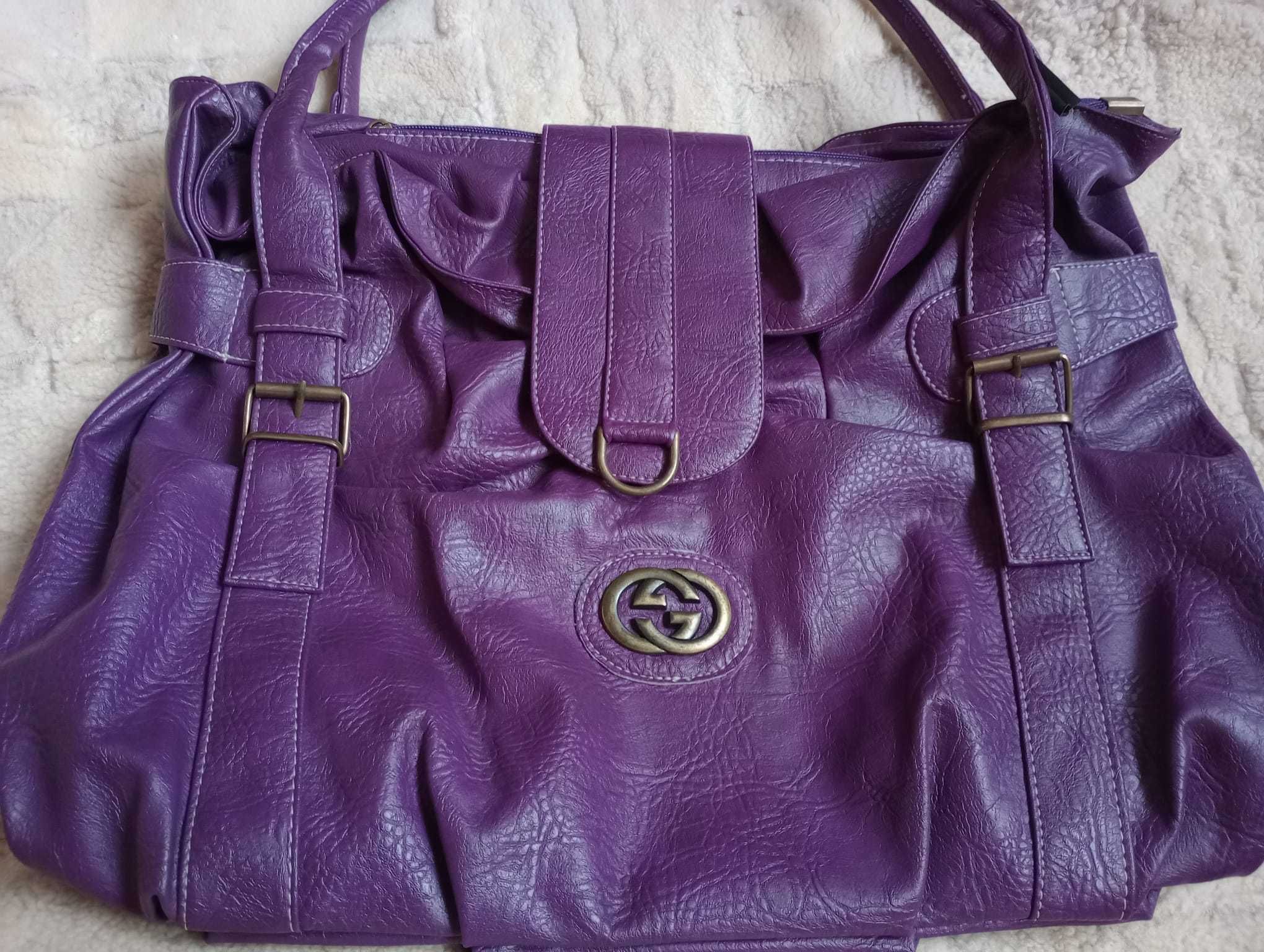 Sprzedam torebkę damską w kolorze śliwkowym z logo GG
