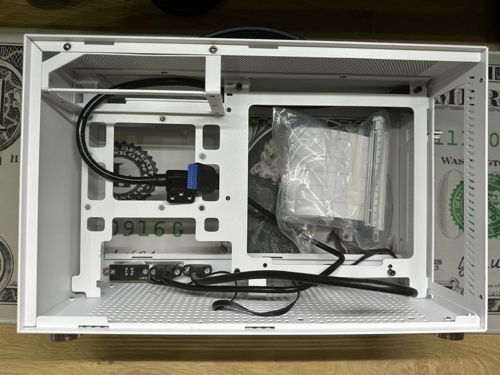 Суперкомпактний ПК-корпус MINI ITX CASE S300