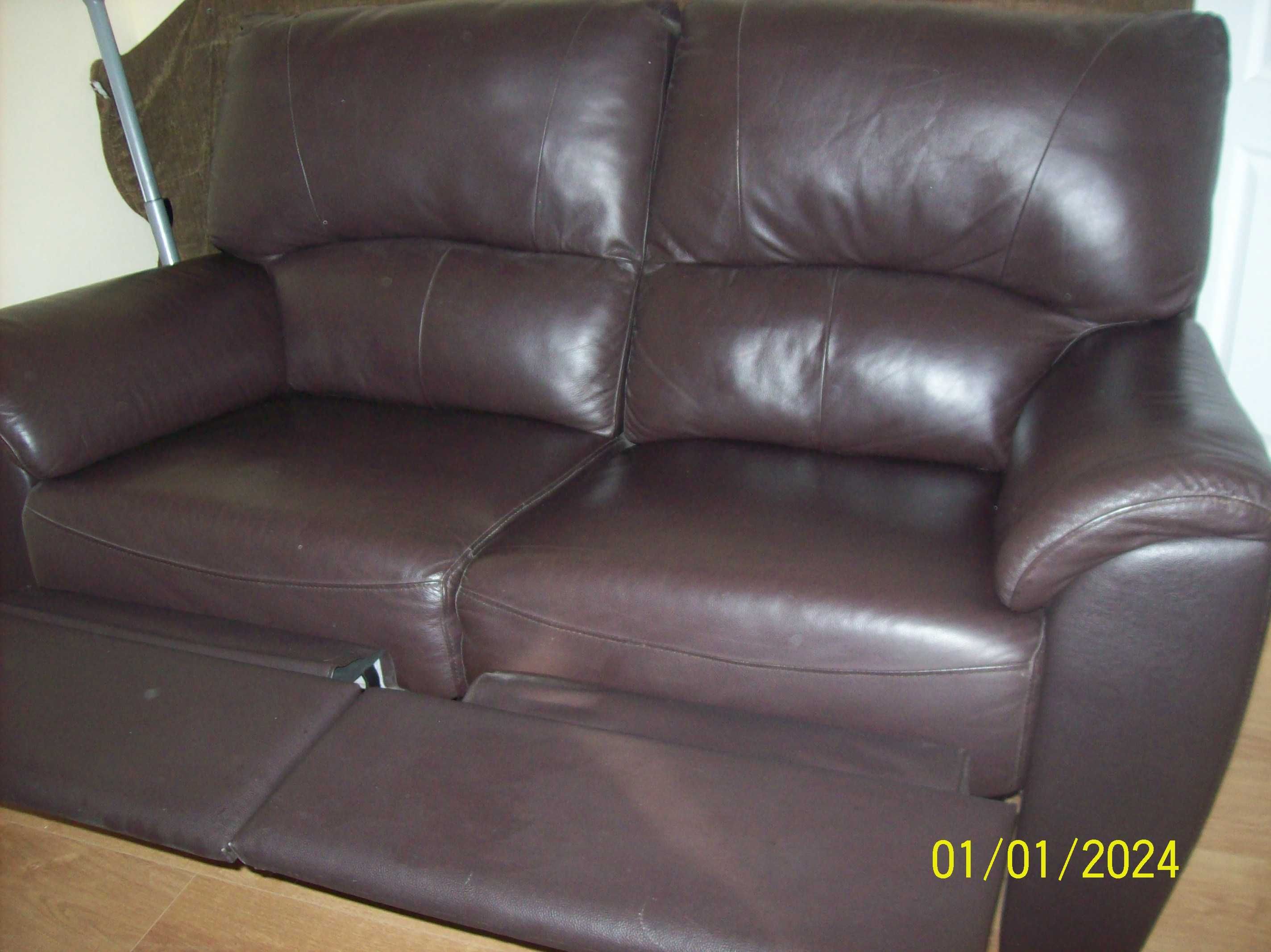 Vende-se 2 sofas   em pele