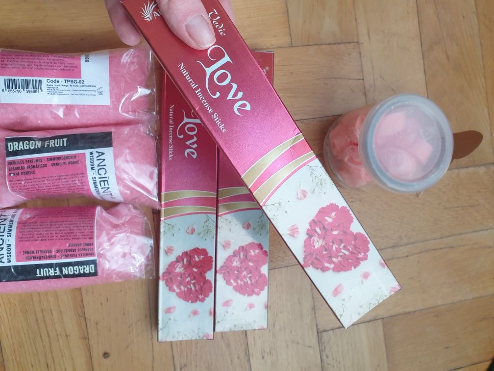 Kadzidełka woski do kominka zapachowe granulki Róża jaśmin love
