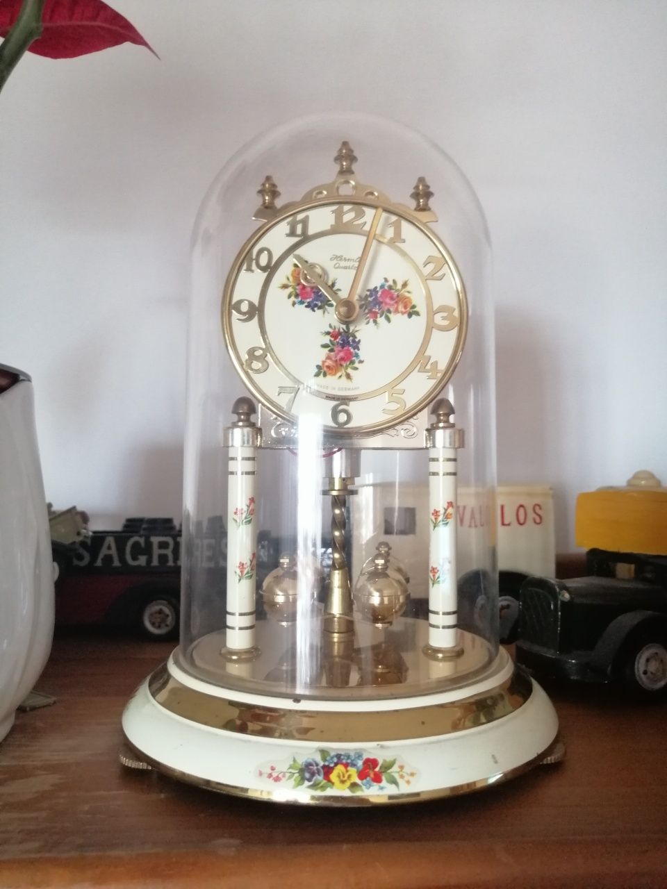Relógio Redoma em porcelana