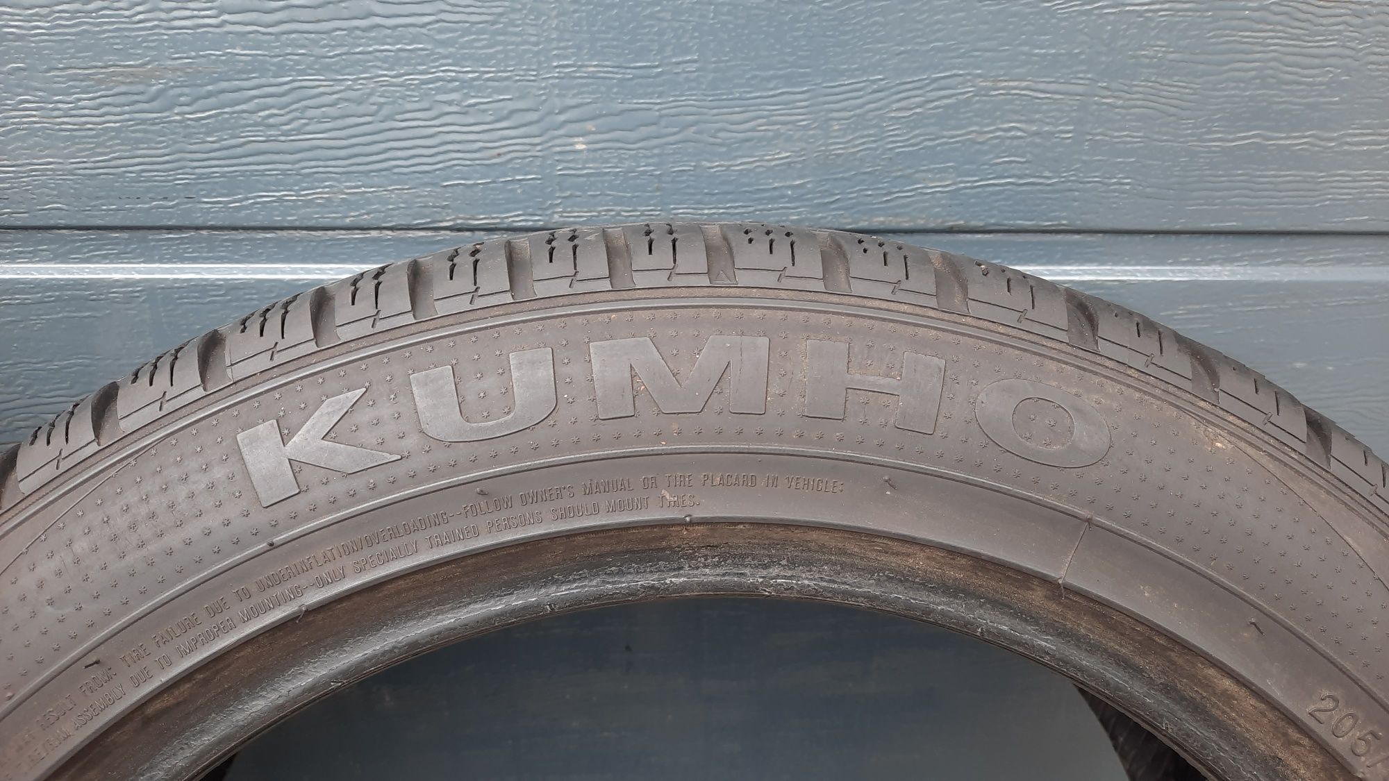 Kumho 205/55 R17 I'ZEN KW 27