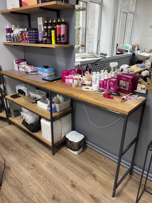 Продаж меблів для студії краси