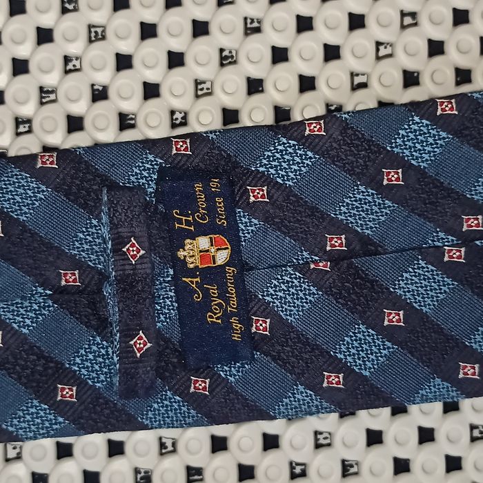 Elegancki krawat męski A.H. ROYAL CROWN