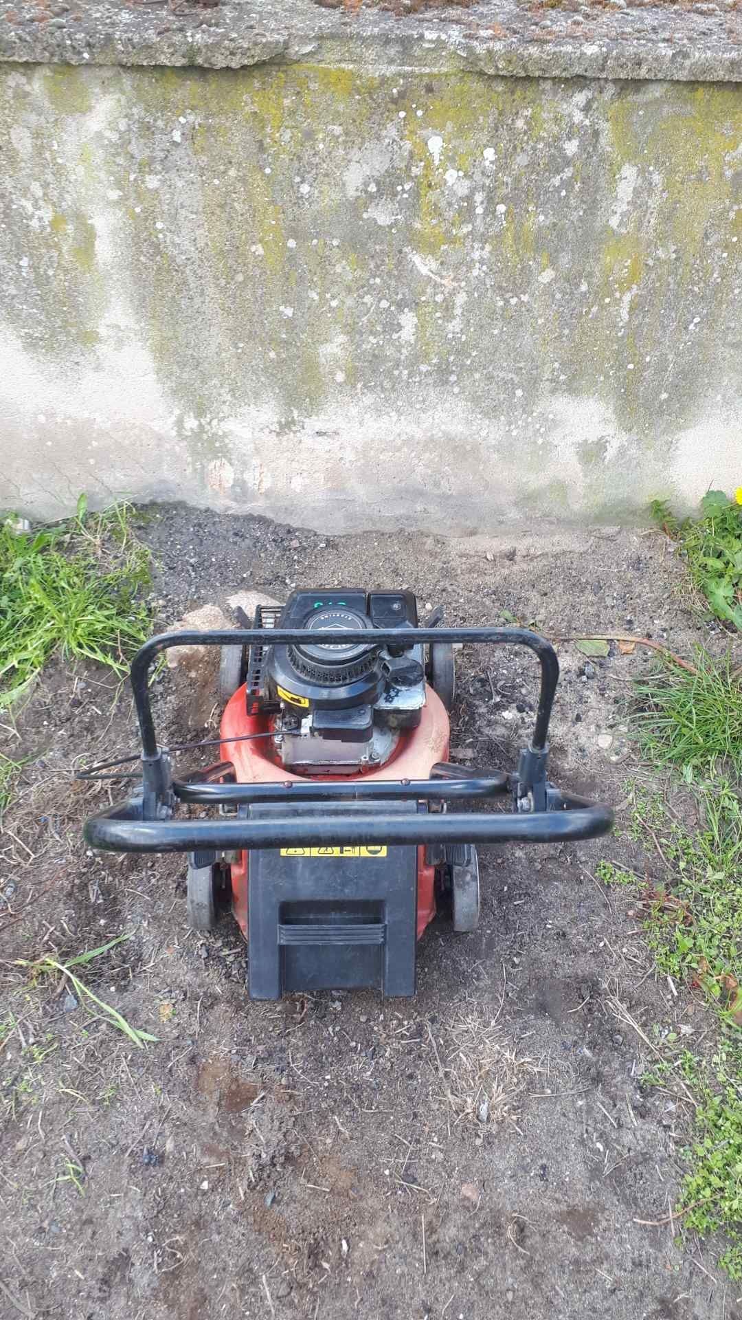 Kosiarka spalinowa z silnikiem Briggs Stratton