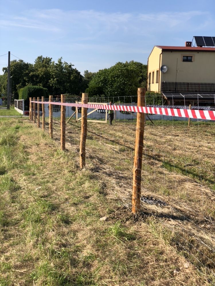 Ogrodzenie budowlane tymczasowe stemple siatka leśna brama budowa