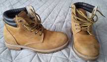 używane buty zimowe Mustang 39