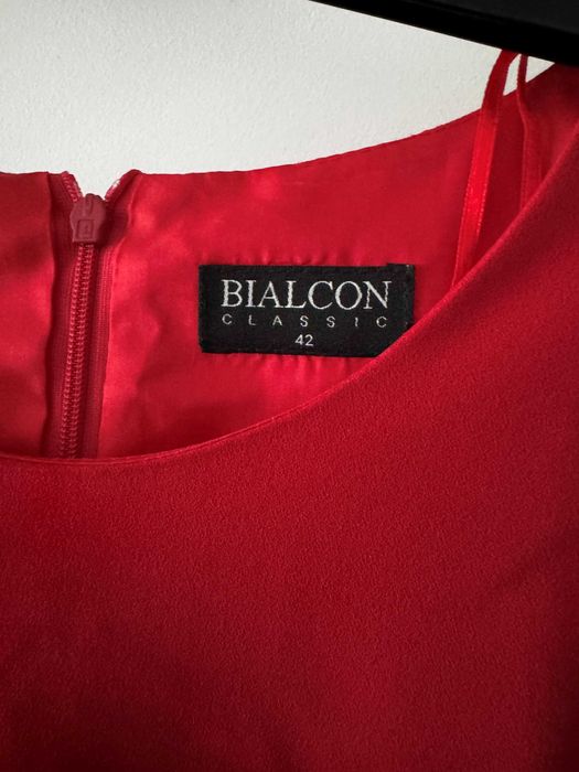 Czerwona sukienka wizytowa