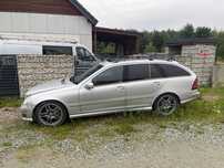 Mercedes AMG C32 na części