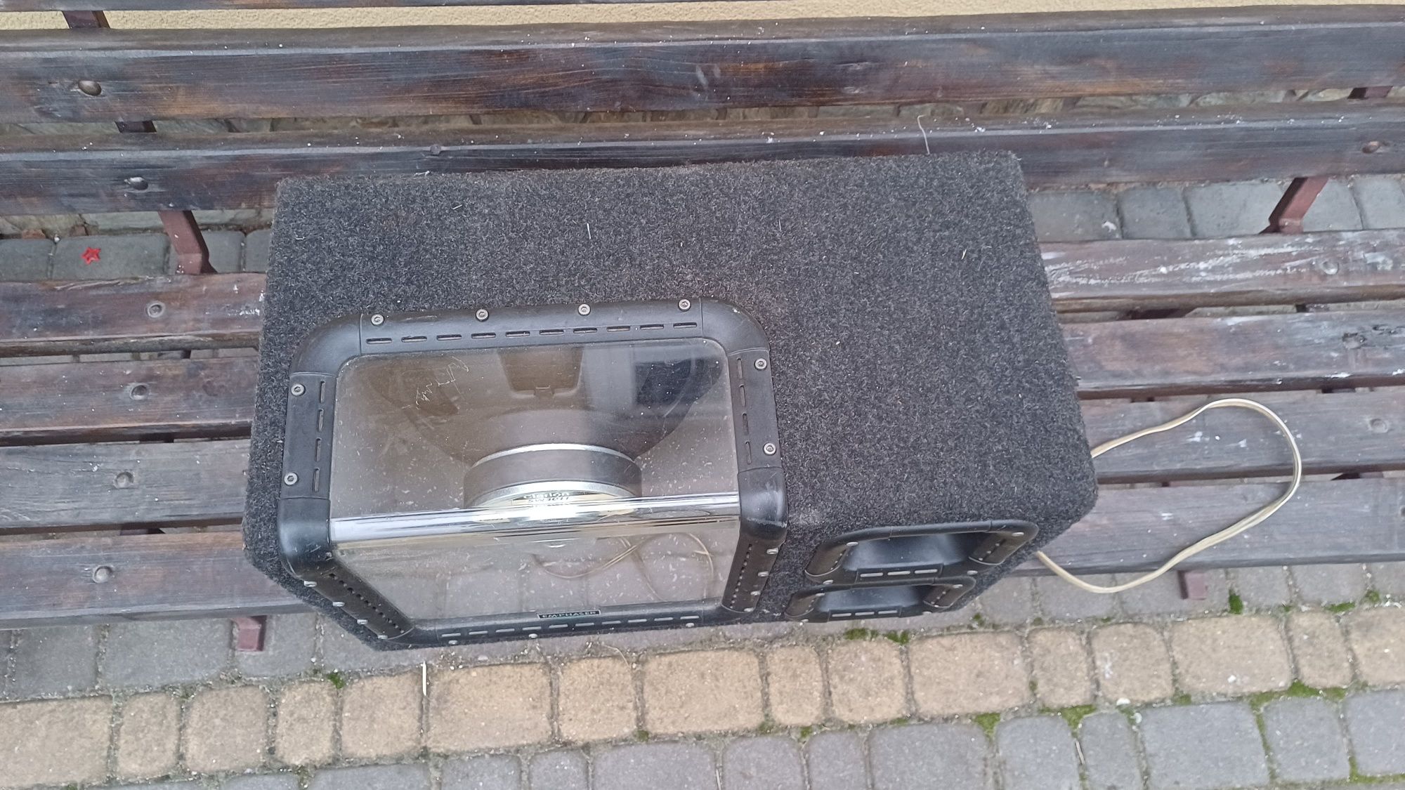 Subwoofer z wzmacniaczem