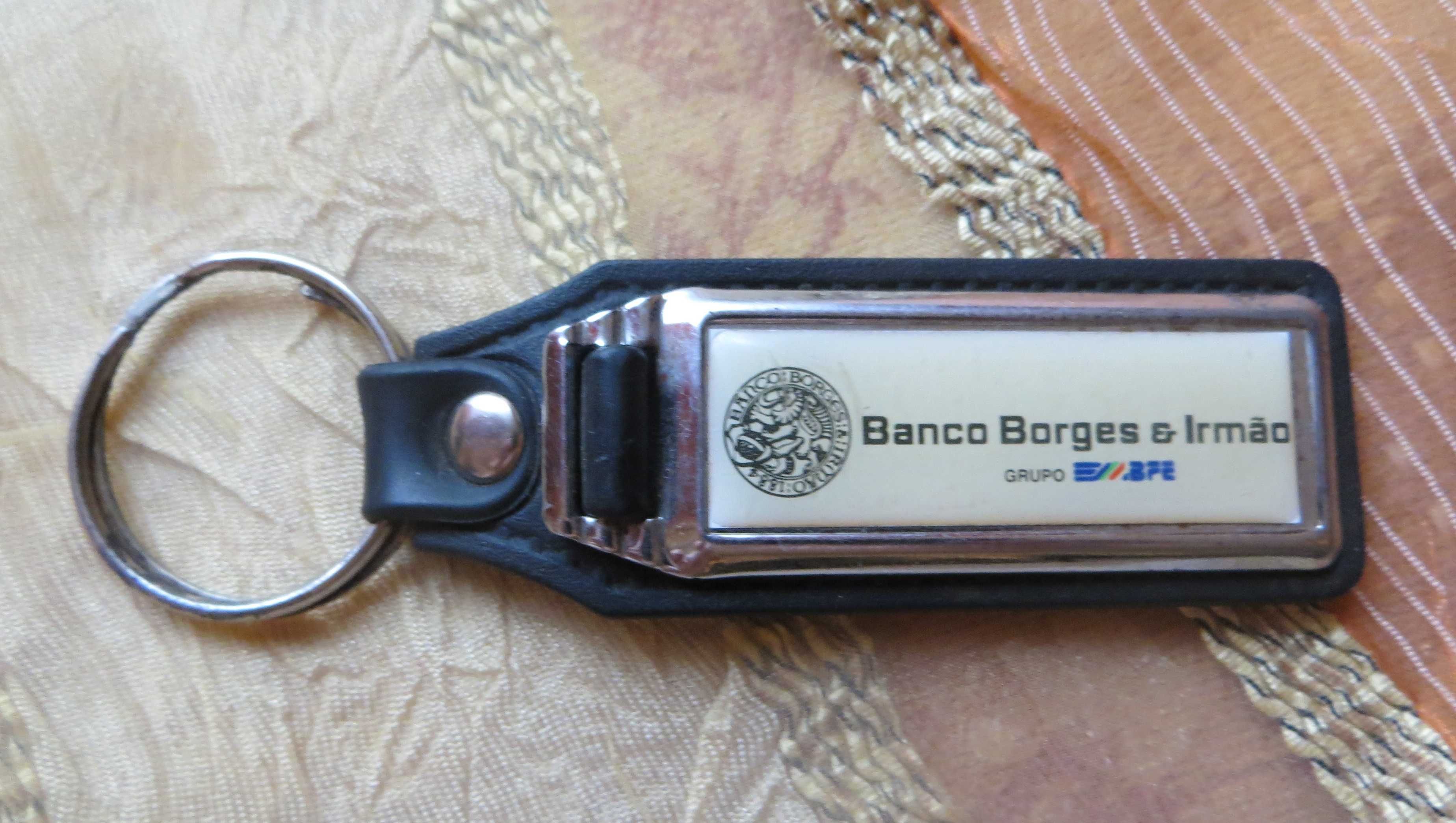 Porta Chaves Banco Borges & Irmão em couro e metal e vidro c/ 10 cm