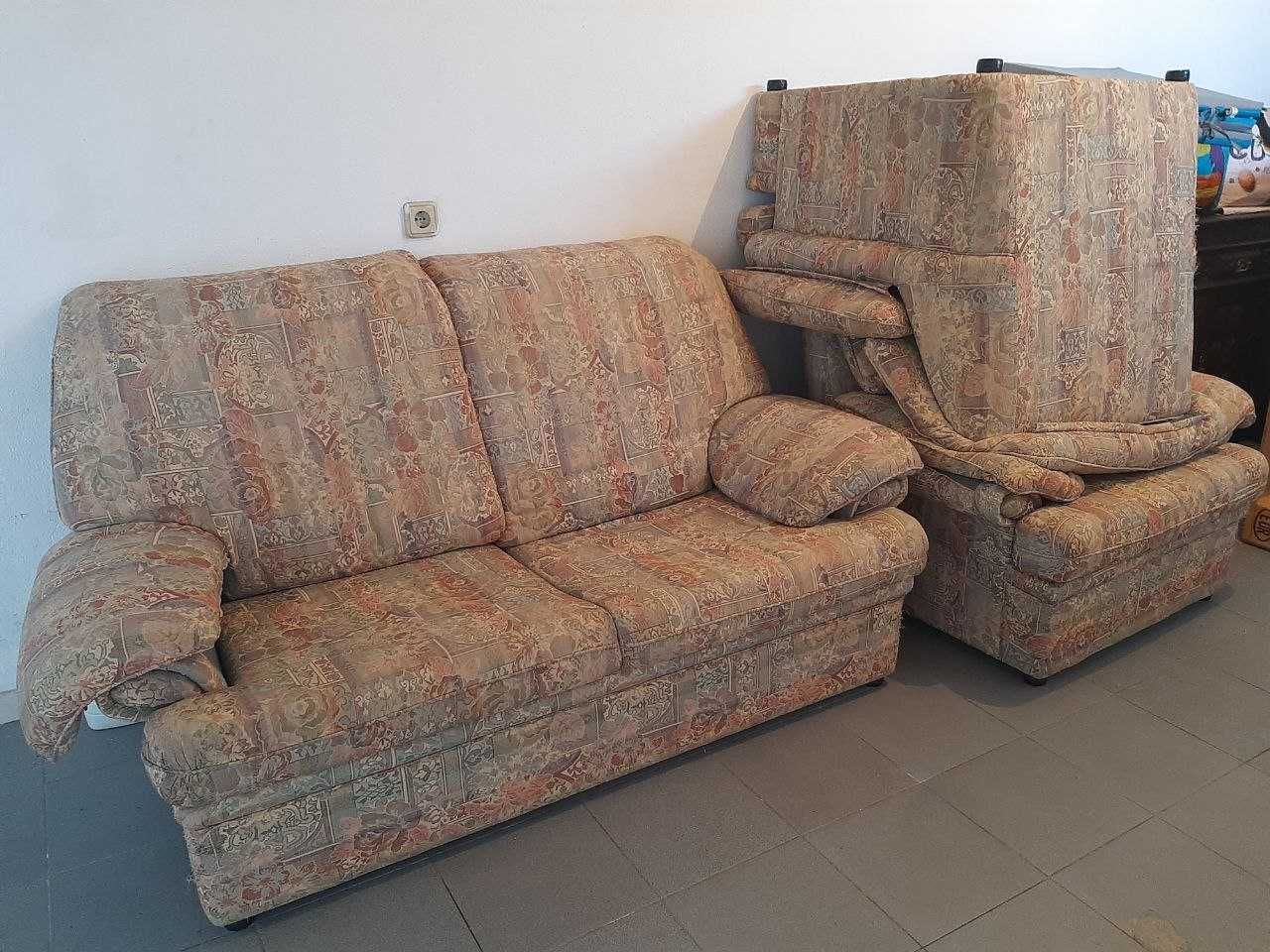 Conjunto sofá 2 lugares e 2 poltronas