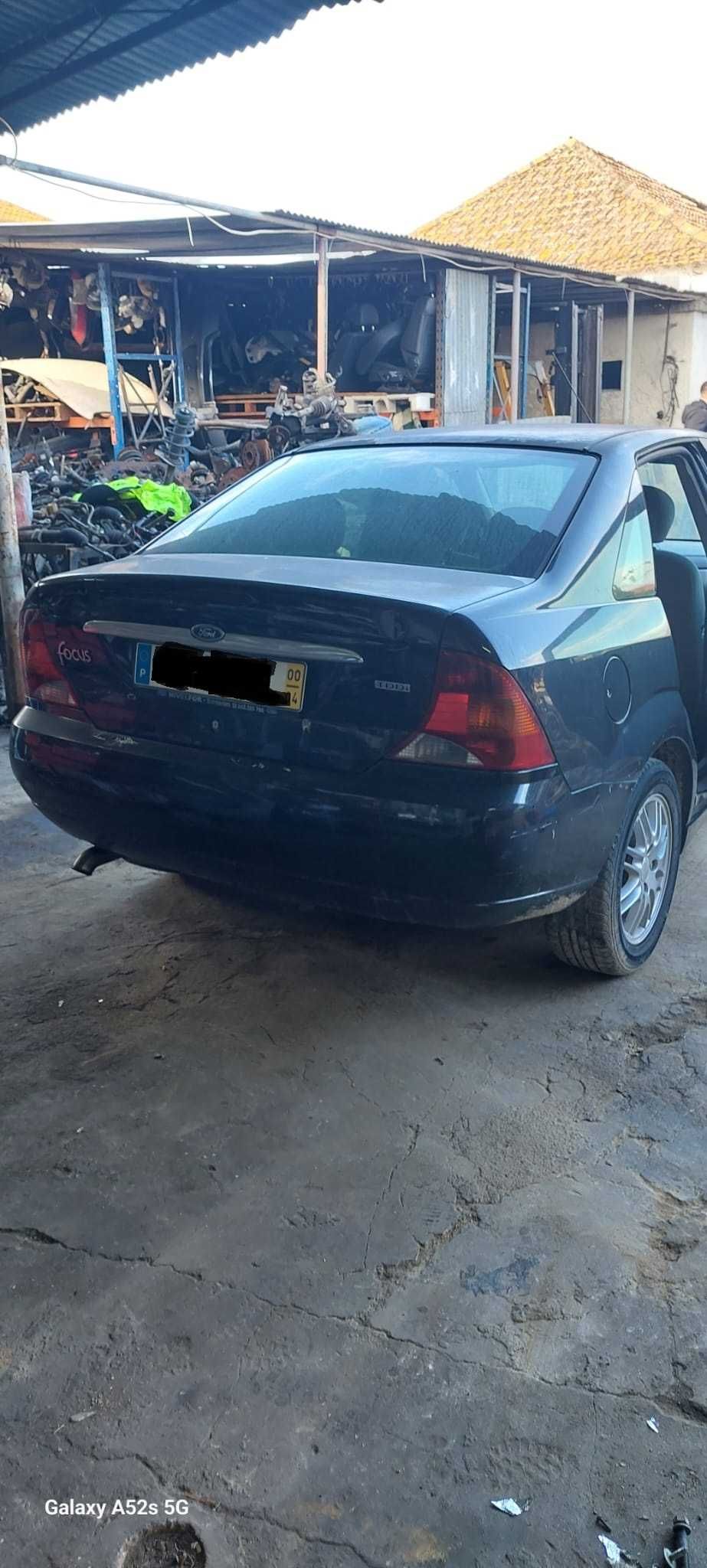 Para Peças Ford Focus 1.8 TDDI de 2000 com boa mecânica