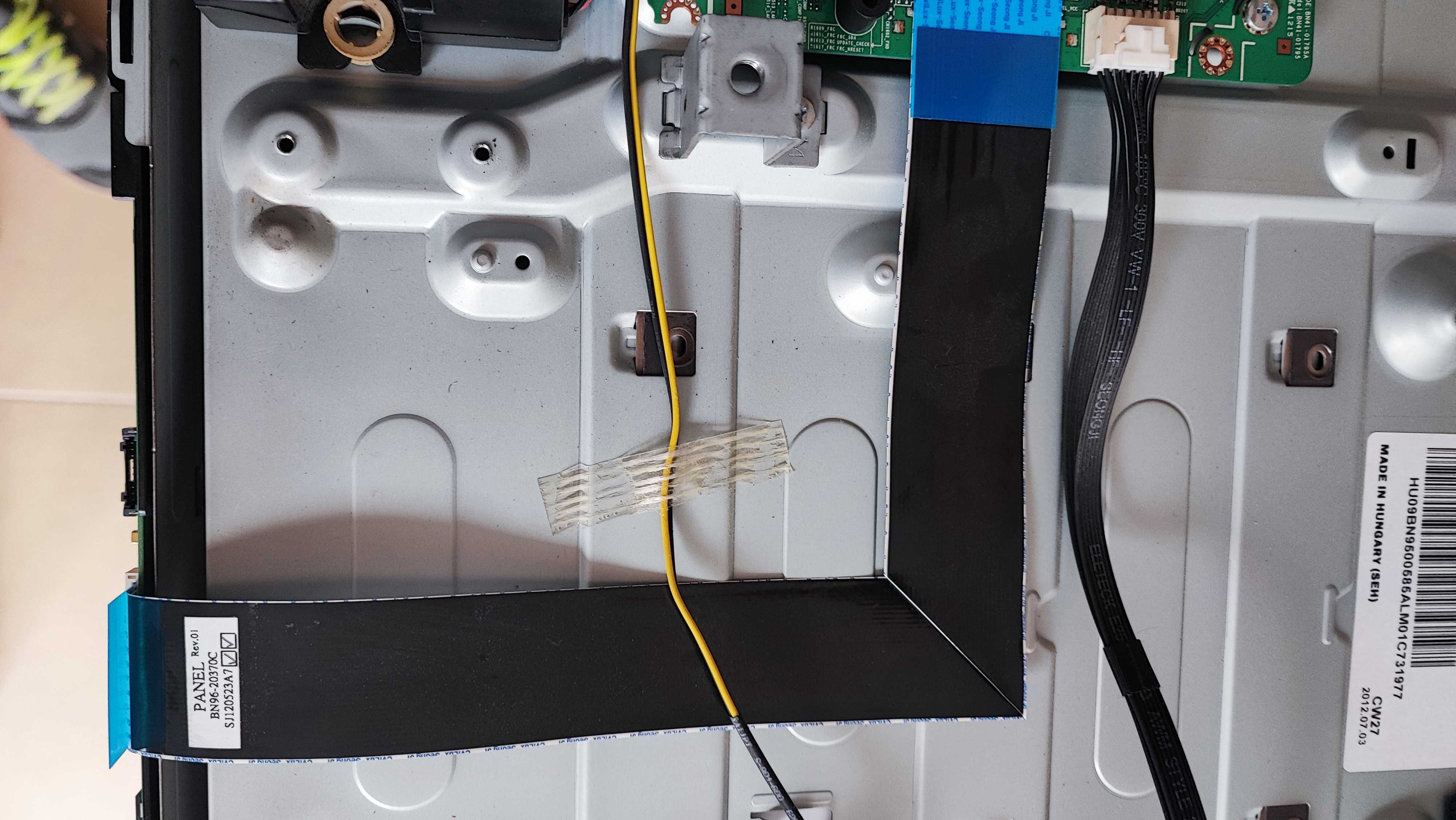 Tv Samsung UE32EH4000 para peças/reparar.