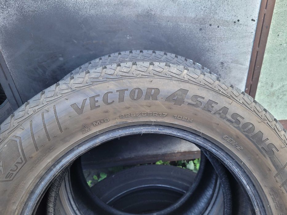 225/65/17 Goodyear Vector 4Seasons GEN-2 SUV  8mm JAK NOWE 2szt