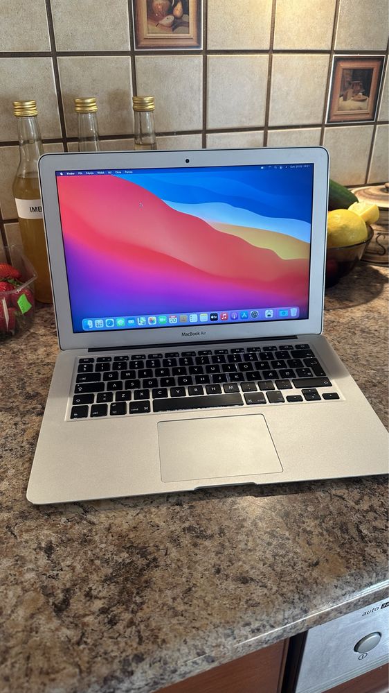 Laptop MacBook Apple - super stan