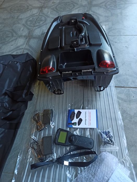 Карповий Кораблик для прикормки, завозу снастів.