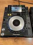 2 x Pioneer CDJ 2000 NXS nexus